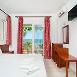 Smaragdi Hotel 2*