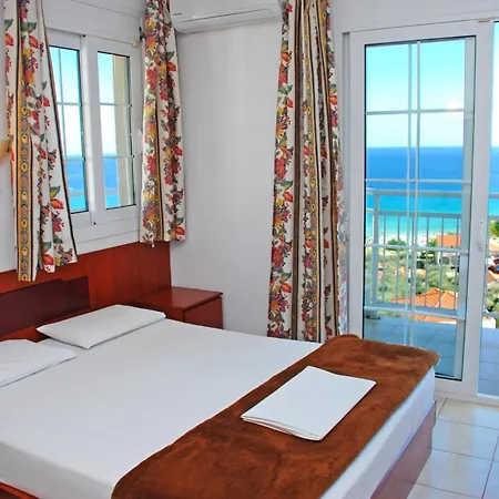 Smaragdi Hotel 2*